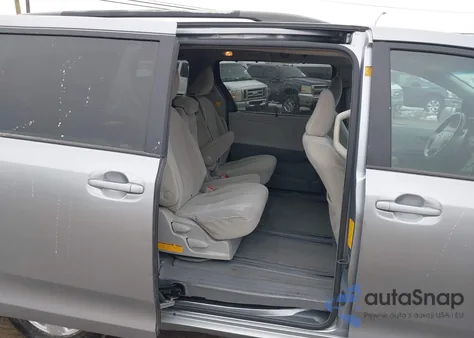 2011 Toyota Sienna Le V6 из США, поврежденный, VIN 5TDKK3DC2BS120391